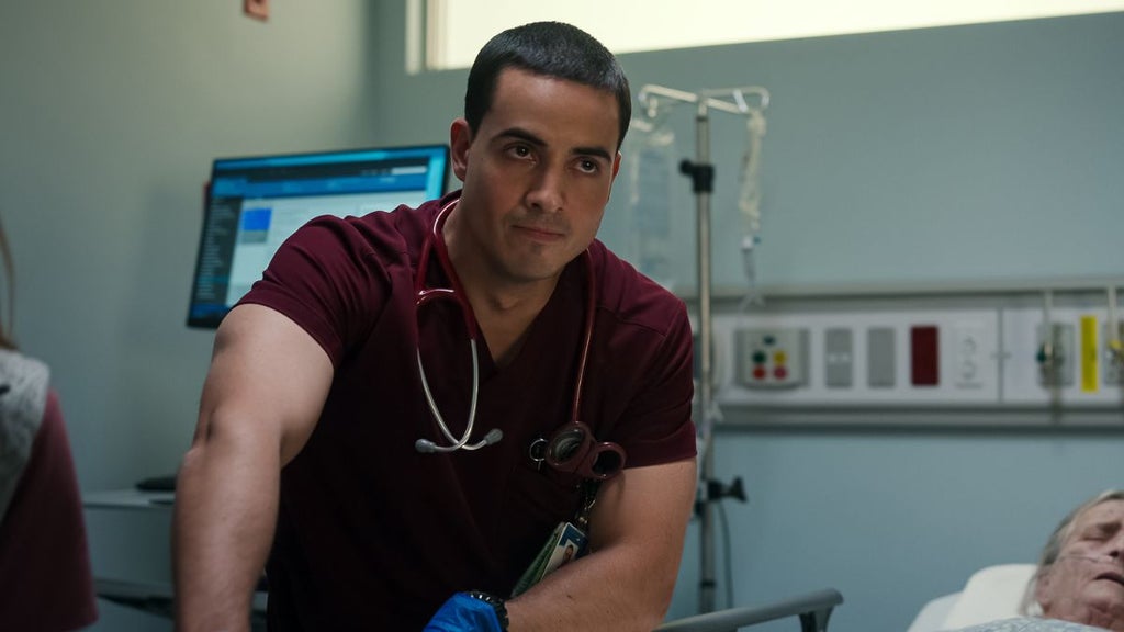 Santiago Segura as Gabriel Moreno in "Pulse" (Netflix)