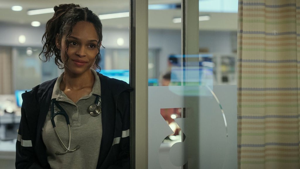 Ash Santos as Nia Washington in "Pulse" (Netflix)