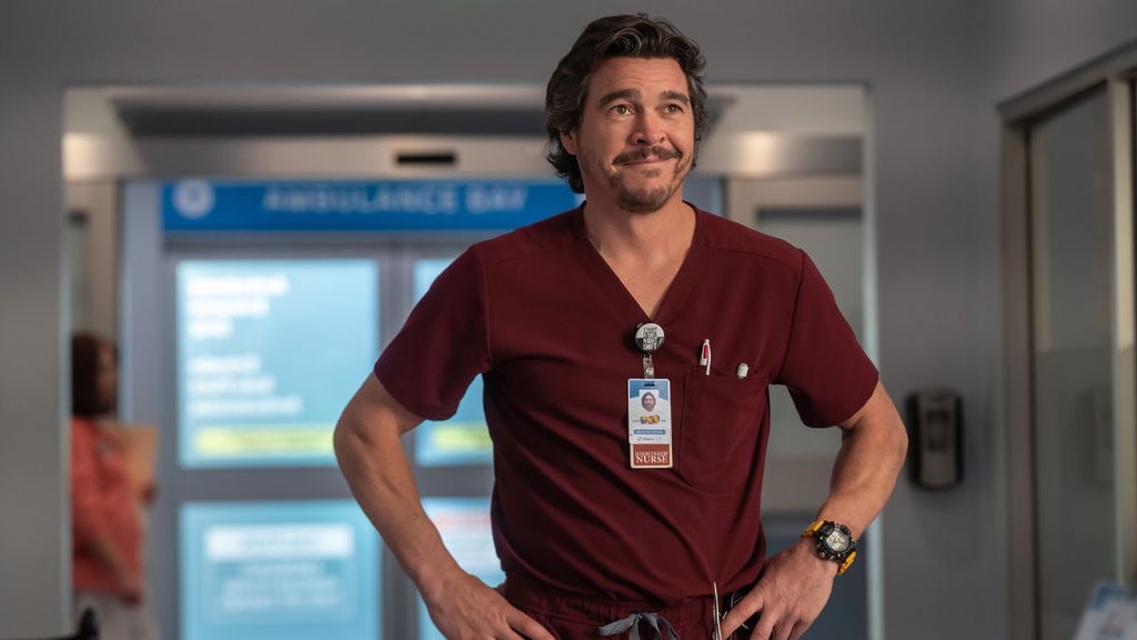 Arturo Del Puerto as Luis Dominguez in "Pulse" (Netflix)