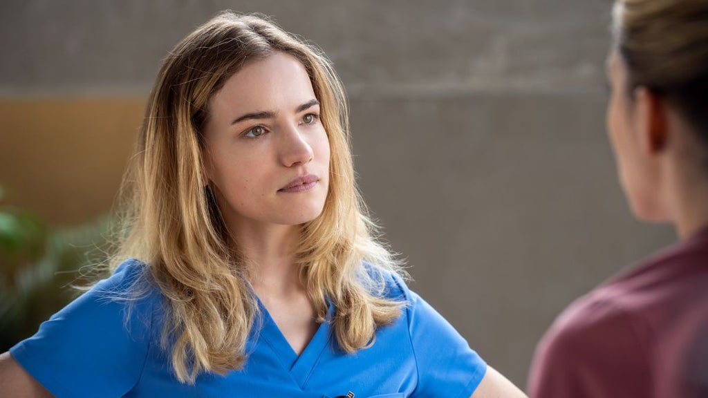 Willa Fitzgerald as Dr. Danny Simms in "Pulse" (Netflix)