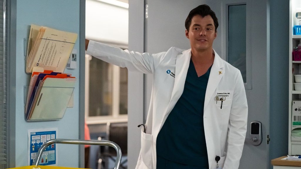 Jack Bannon as Dr. Tom Cole in "Pulse" (Netflix)