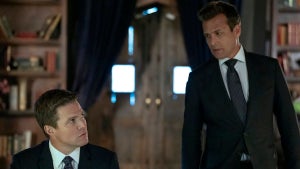 suits-la-stephen-amell-gabriel-macht