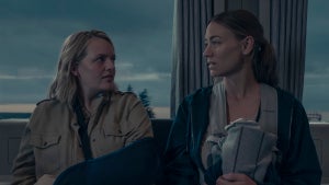 the-handmaids-tale-elisabeth-moss-yvonne-strahovsky-hulu