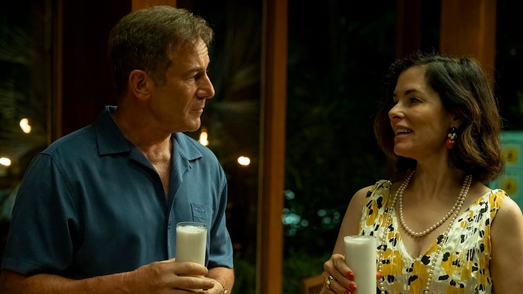 the-white-lotus-jason-isaacs-parker-posey-hbo
