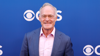‘60 Minutes’ Reporter Scott Pelley Warns ‘Freedom of Speech Is Under Attack’ in Viral Commencement Speech | Video