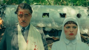 Benicio del Toro and Mia Threapleton in The Phoenician Scheme (Focus Features)