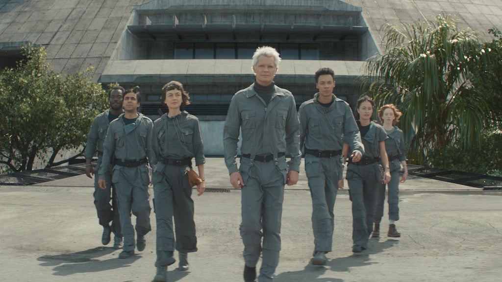 alien-earth-team-sydney-chandler-timothy-olyphant-fx