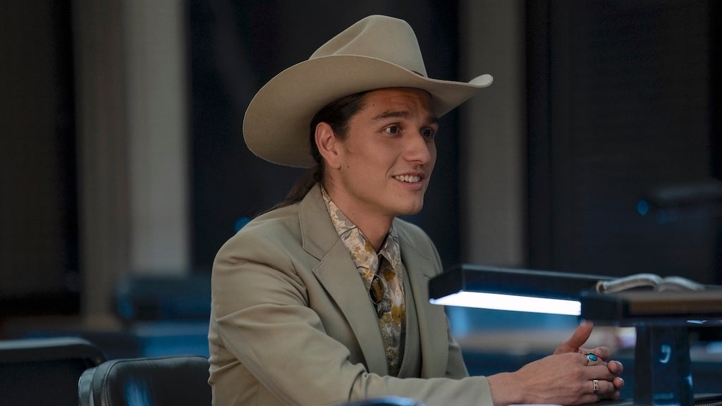 Asivak Koostachin as Awan on "Duster"