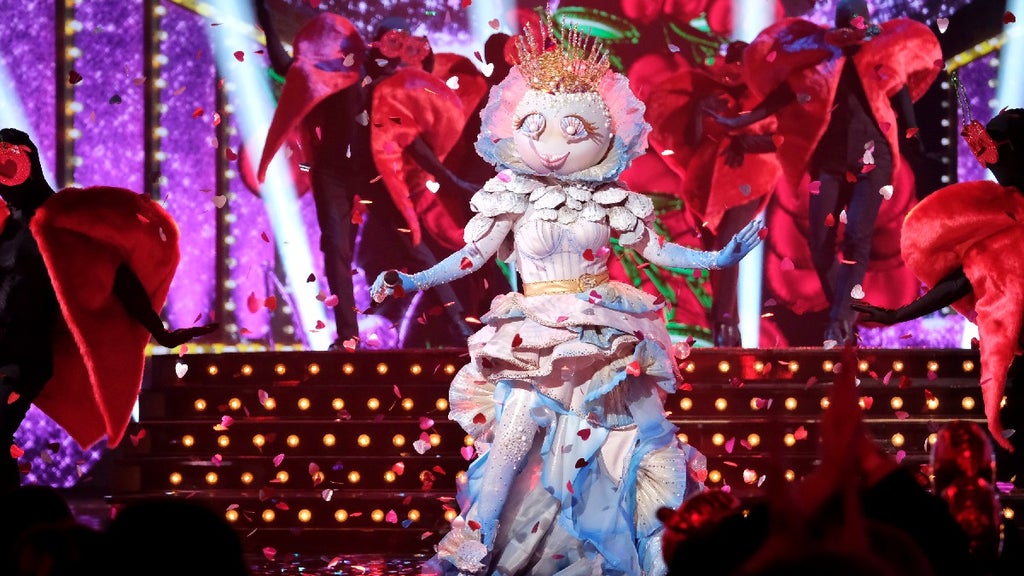 Pearl on "The Masked Singer" (Credit: Fox)
