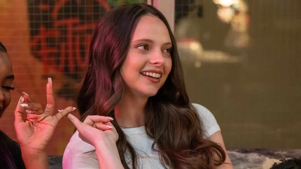 Ali Gallo as Chloe in "Forever" (Netflix)