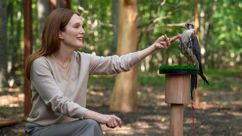 sirens-julianne-moore-netflix