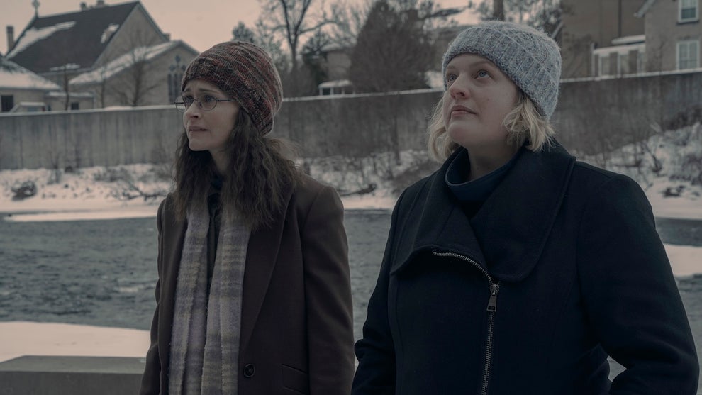 the-handmaids-tale-alexis-bledel-elisabeth-moss-hulu