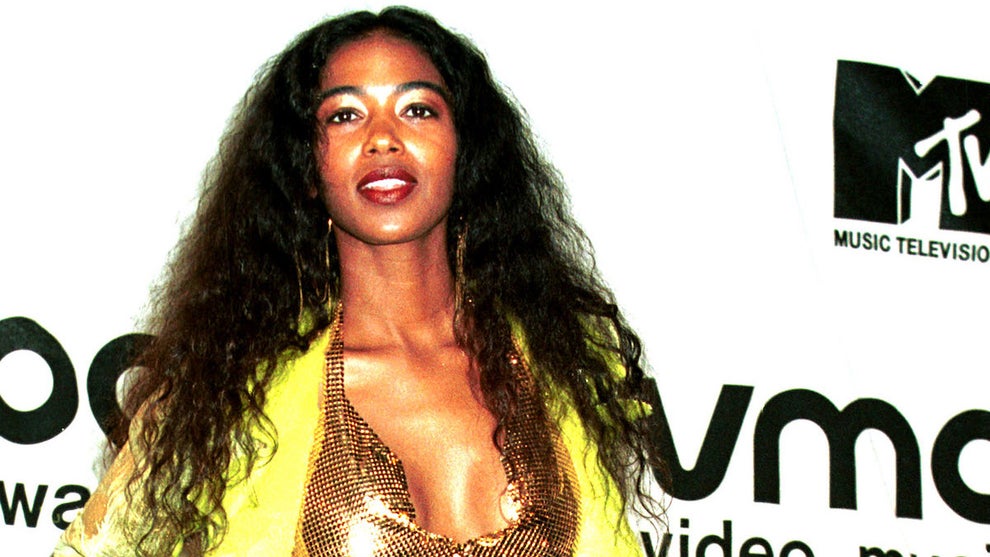 Ananda Lewis poses at the 2000 MTV Video Music Awards at Radio City Music Hall in New York City. (Credit: George DeSota/Liaison)