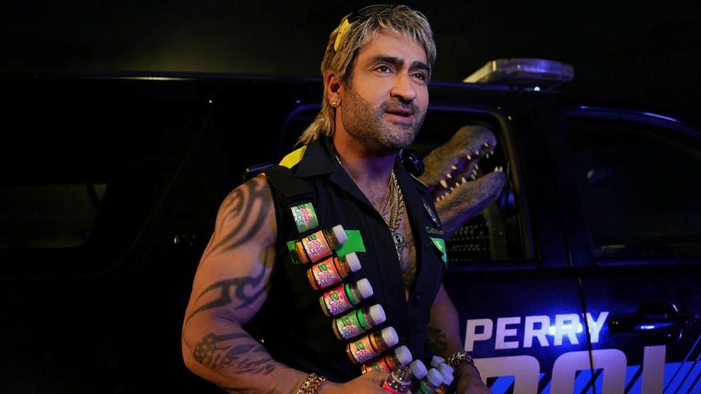 Kumail Nanjiani as "Gator Joe" in "Poker Face" (Peacock)