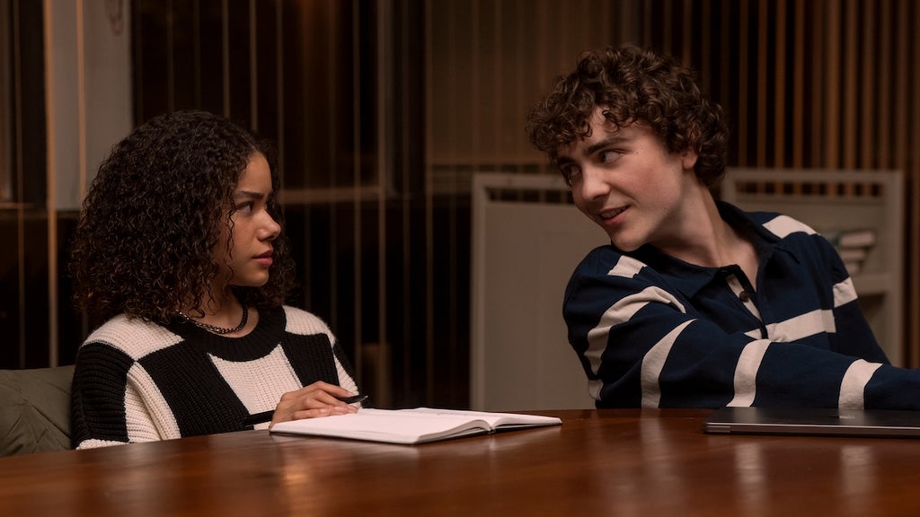 Antonia Gentry as Ginny Miller, Ty Doran as Wolfe in "Ginny & Georgia" (Credit: Amanda Matlovich/Netflix)
