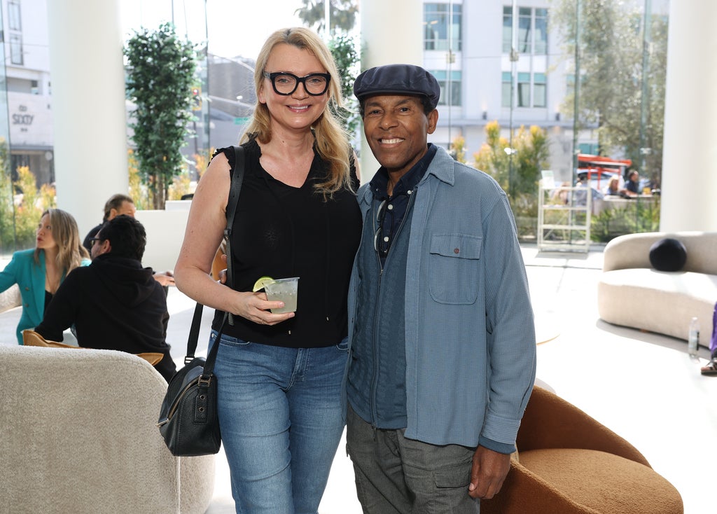 Magdalena Holland, Raymond Patterson