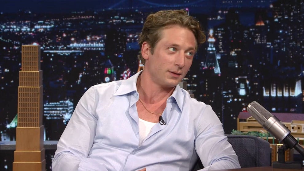 "The Bear" star Jeremy Allen White on "The Tonight Show Starring Jimmy Fallon" (Credit: NBC)