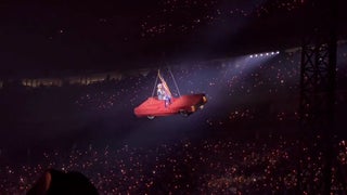 Beyoncé’s Flying Car Malfunctions Mid-Song at Houston Show, Leaves Her Dangling Over Audience | Video