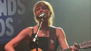 Taylor Swift Surprises Fans at Tight End University With ‘Shake It Off’ Performance | Video