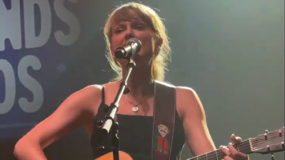 taylor-swift-tight-tend-university