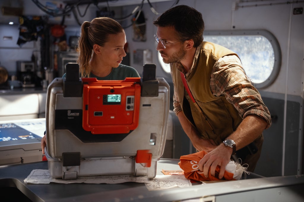 Scarlett Johansson, Jonathan Bailey