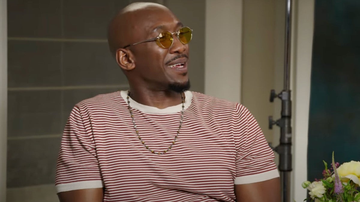 Mahershala Ali Dodges Scarlett Johansson, Jonathan Bailey Grilling Him on His Marvel Work: ‘Leave Me Out of It’ | Video