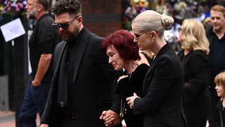 Ozzy Osbourne’s Family Mourns the Late Heavy Metal Singer With Thousands of Fans in Birmingham Funeral Procession | Video