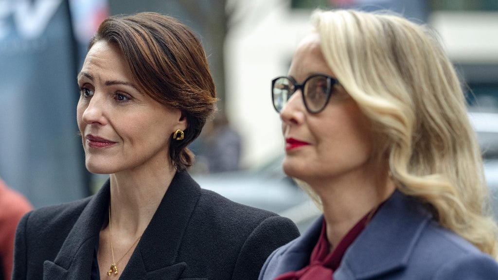 Suranne Jones and Julie Delpy in "Hostage"