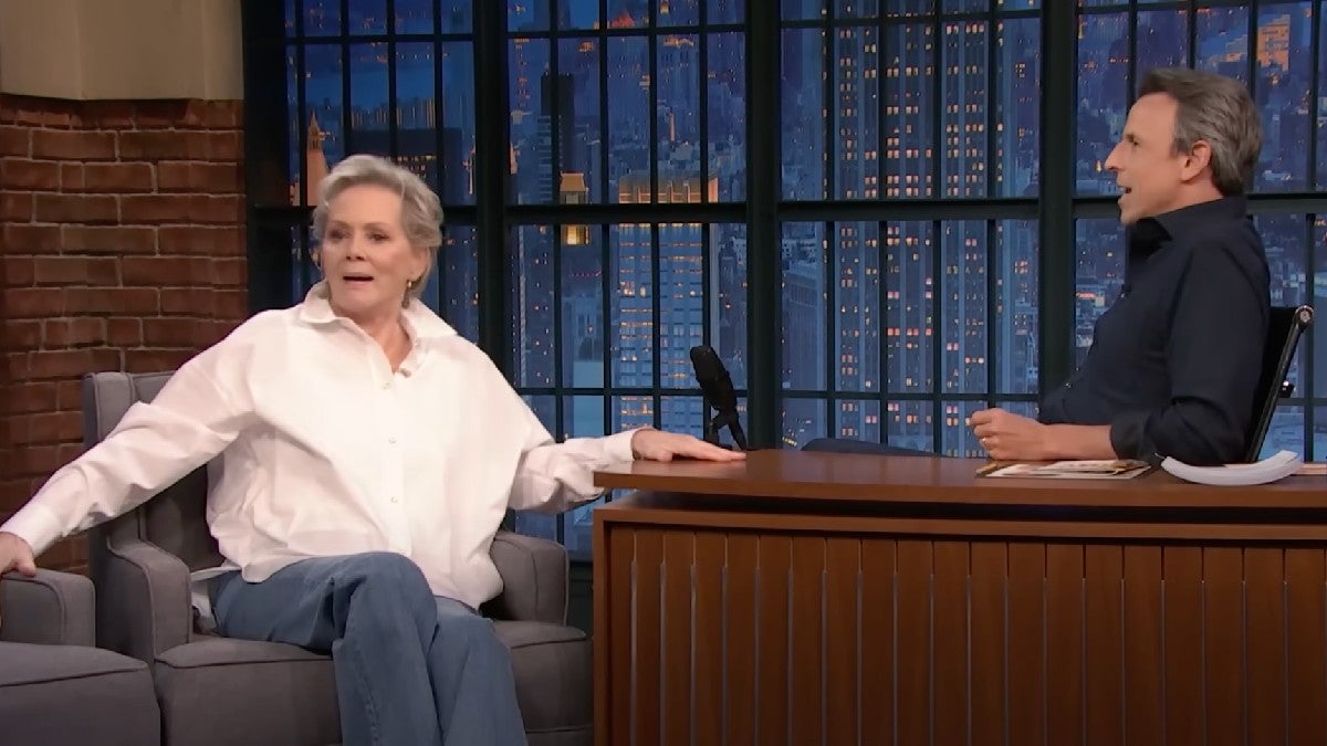 Seth Meyers Offers Jean Smart a Note on Her 'Hacks' Late Night Hosting