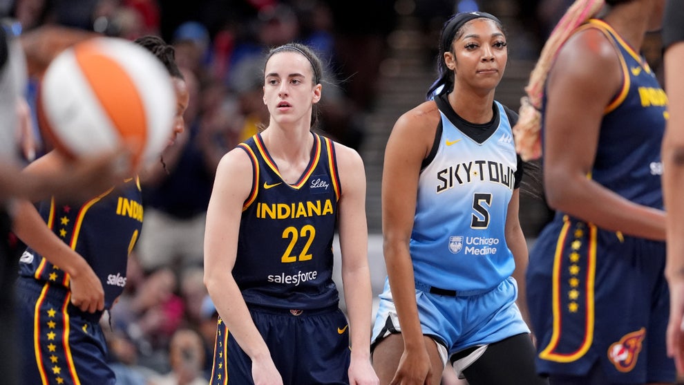 Caitlin Clark, Angel Reese (Credit: Emilee Chinn/Getty Images)
