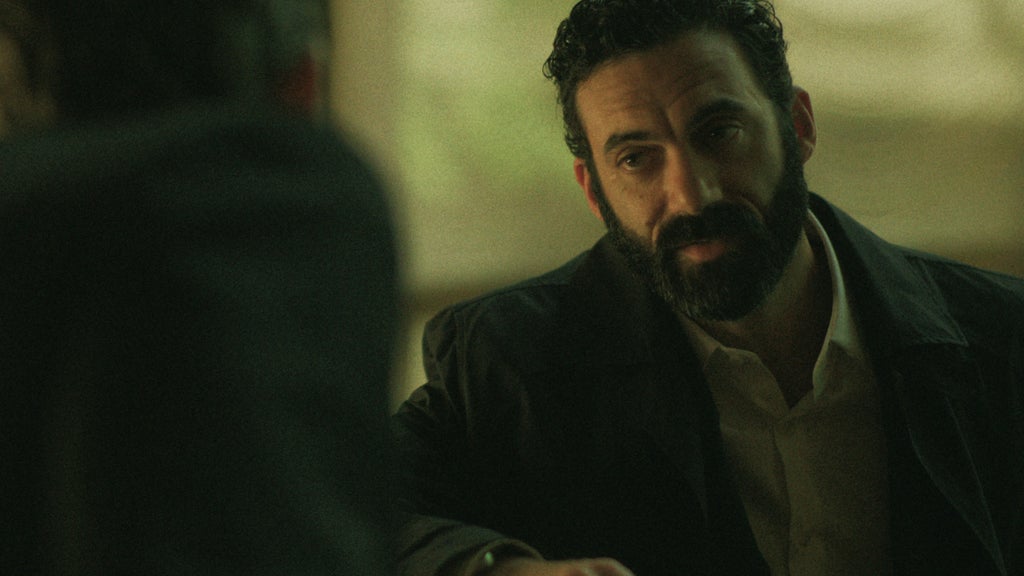 Morgan Spector as Campbell in "Black Rabbit" (Netflix)