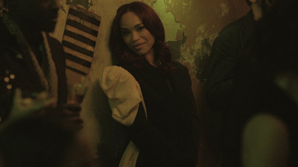 Cleopatra Coleman as Estelle in "Black Rabbit" (Netflix)