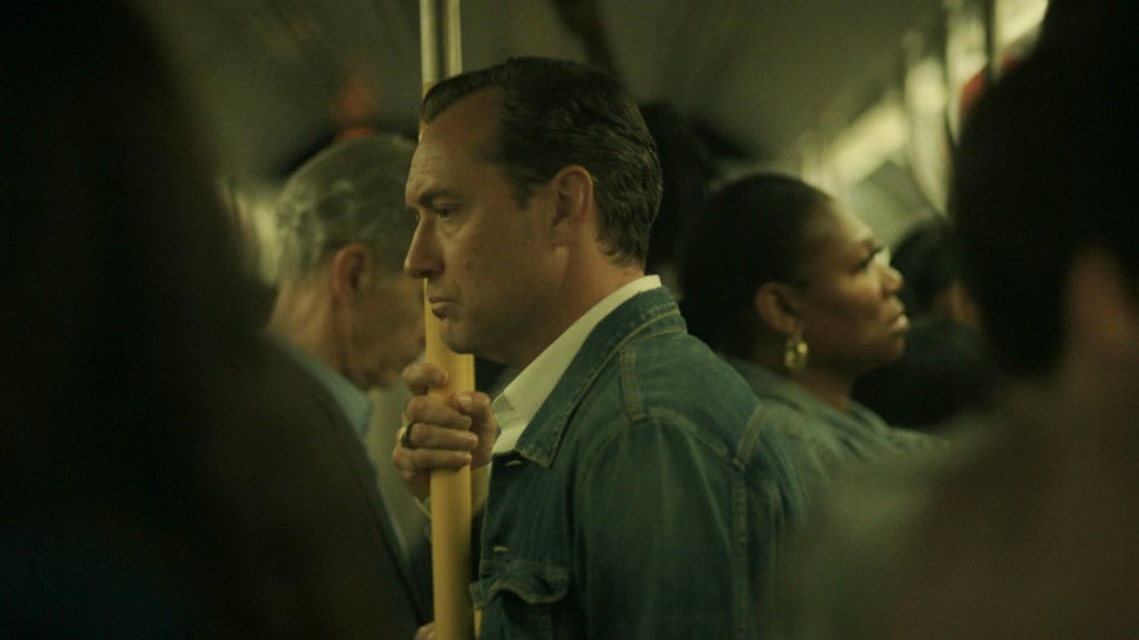 Jude Law in "Black Rabbit" Episode 8 (Netflix)