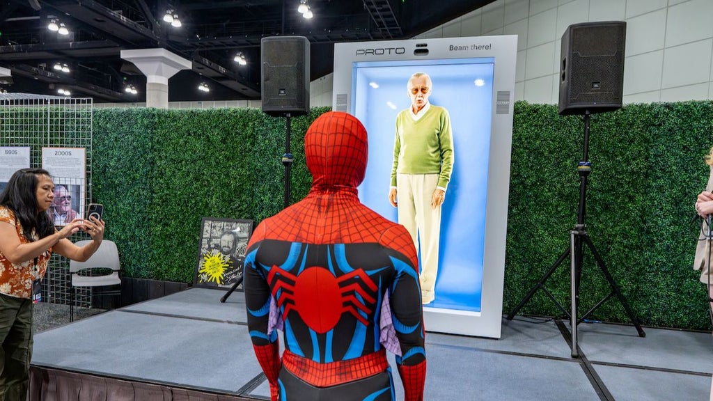 AI hologram of Stan Lee at L.A. Comic Con (Credit: Photo Courtesy of Steven Hong/ Proto Hologram)