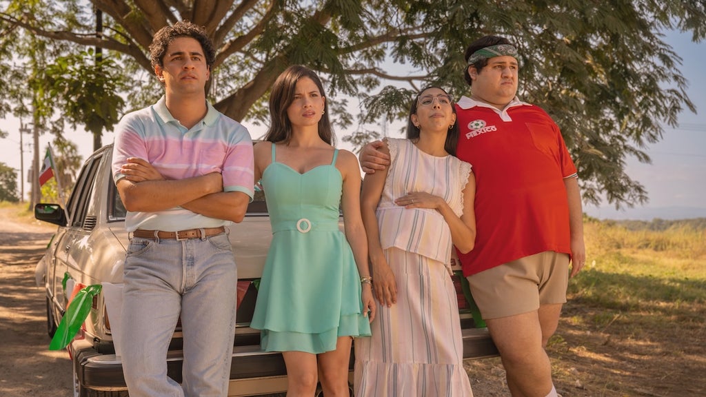 acapulco-enrique-arrizon-camila-perez-carolina-moreno-fernando-carsa-apple