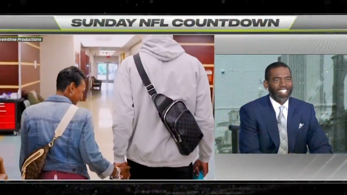 ESPN’s Randy Moss Returns to ‘Sunday NFL Countdown’ After Cancer Treatment | Video