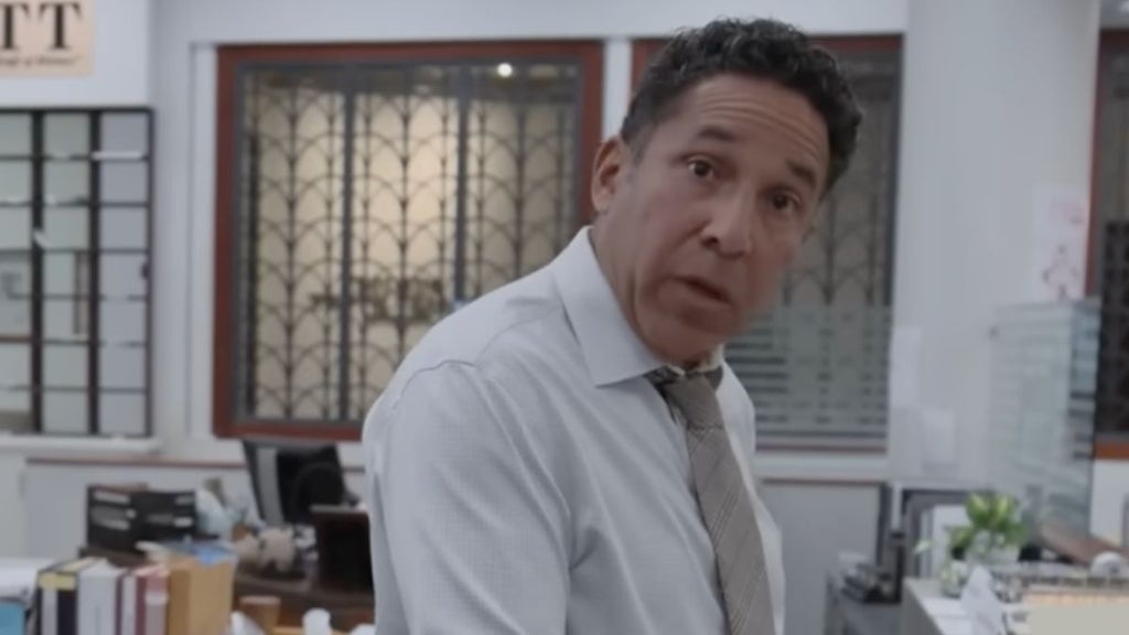 Oscar Nuńez as Oscar Martinez in Season 1 of "The Paper (Peacock)