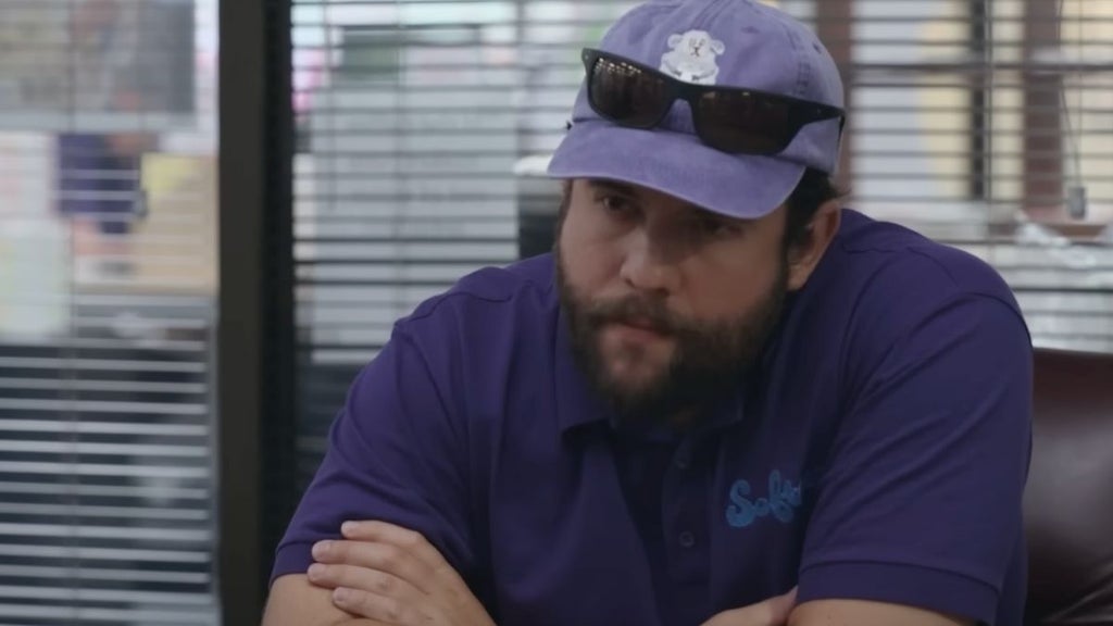 Eric Rahill as Travis in Season 1 of "The Paper" (Peacock)