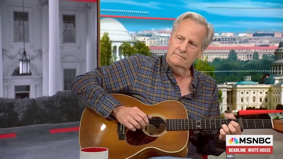 Jeff Daniels plays acoustic guitar on MSNBC