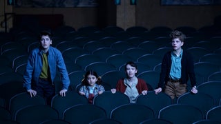 ‘It: Welcome to Derry’ Review: HBO’s Gory Pennywise Prequel Plays Like a ‘Stranger Things’ Knockoff
