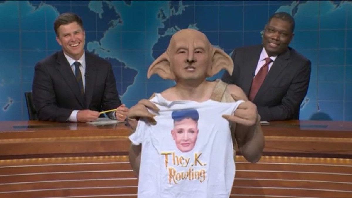Bowen Yang’s Dobby Fights a Wardrobe Malfunction, Defends J.K. Rowling on ‘SNL’ Weekend Update | Video