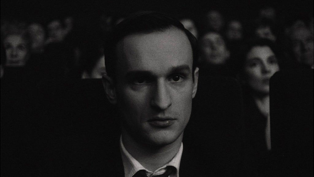 Adrien Rouyard as François Truffaut in "Nouvelle Vague" (Netflix)
