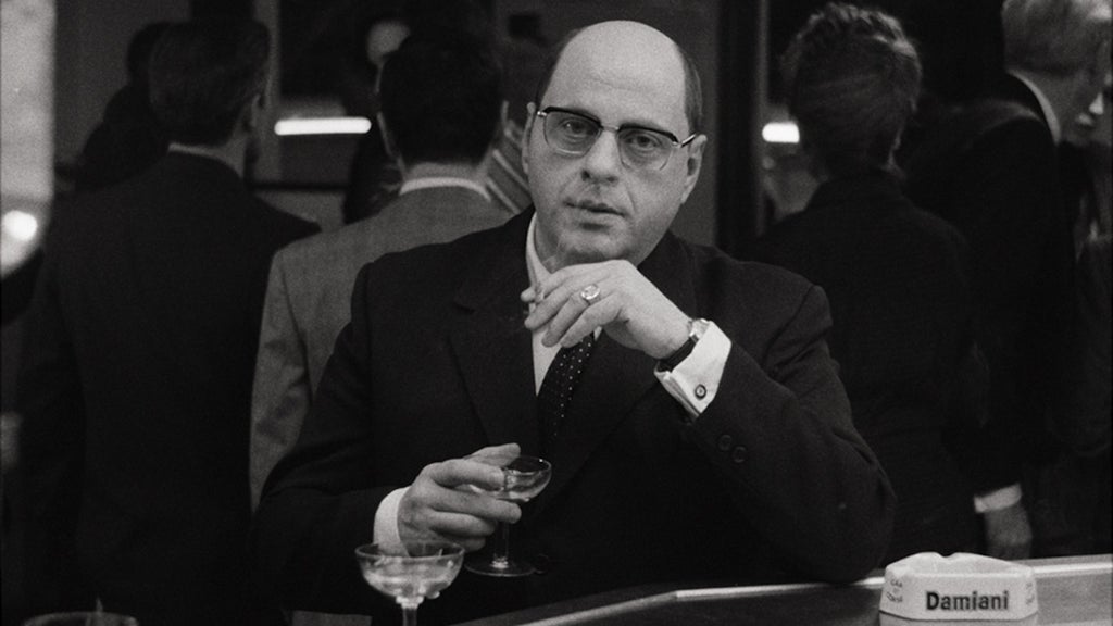 Bruno Dreyfürst as Georges de Beauregard in "Nouvelle Vague" (Netflix)