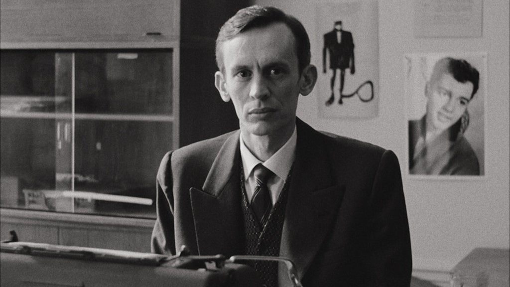 Côme Thieulin as Éric Rohmer in "Nouvelle Vague" (Netflix)