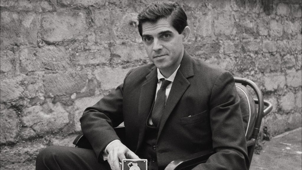 Franck Cicurel as Raymond Cauchetier in "Nouvelle Vague" (Netflix)