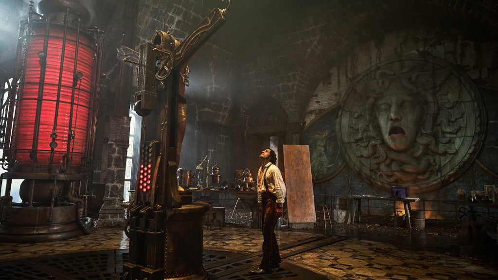 “Frankenstein” (Ken Woroner/Netflix)