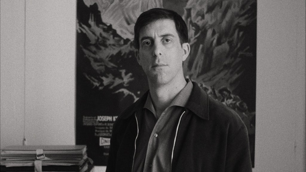 Matthieu Penchinat as Raoul Coutard in "Nouvelle Vague" (Netflix)