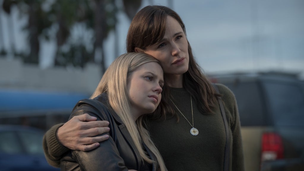 the-last-thing-he-told-me-jennifer-garner-angourie-rice-apple