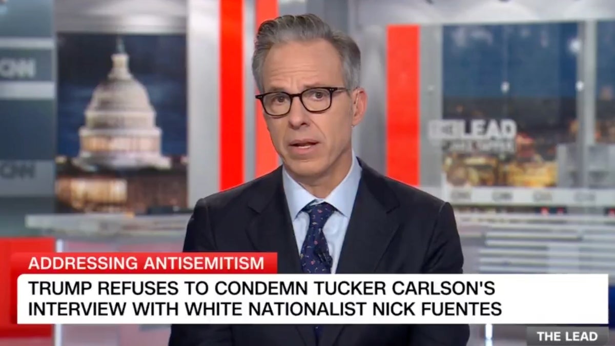 Jake Tapper zegt dat Trump de nazi’s niet zal veroordelen Jake Tapper zegt dat Trump de nazi’s niet zal veroordelen