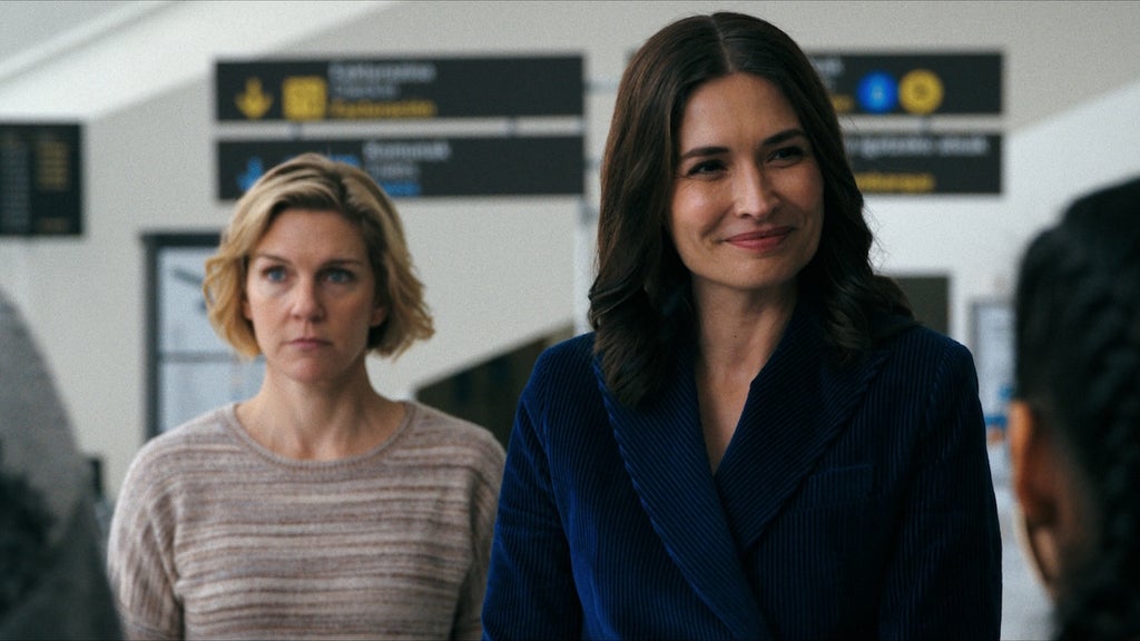 pluribus-rhea-seehorn-karolina-wydra-apple